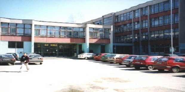 Bačen sprej suzavac,lakše povrijeđeno 13 učenica