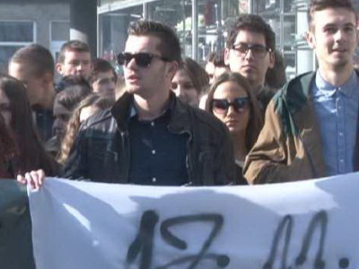 Priređen defile srednjoškolaca