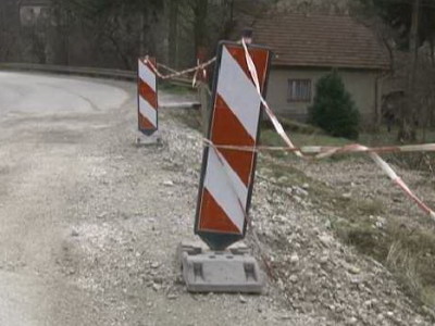 Počela sanacija klizišta na cesti u Čajdrašu