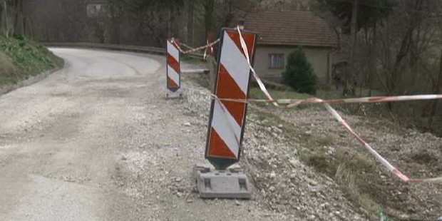 Počela sanacija klizišta na cesti u Čajdrašu