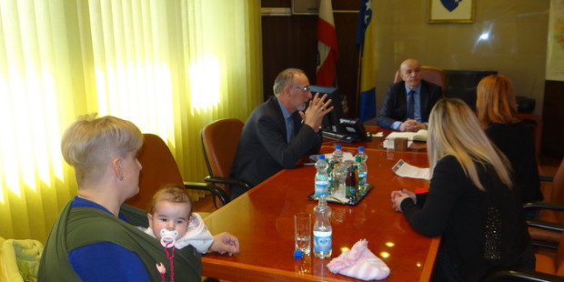 Vlada ZDK daje podršku jednakim pravima porodilja