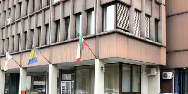 Dva lica prodavala lažni nakit