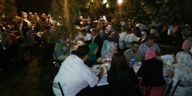 Iftar za 380 postača u džematu Nur Han