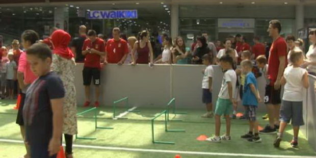 Nogometaši Čelika se družili sa mališanima