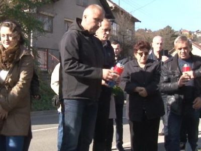 Cvijeće na spomen obilježje HVO-a