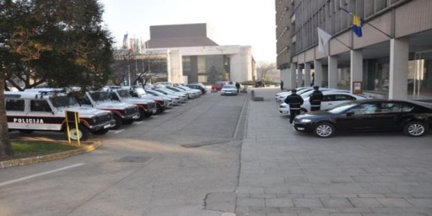 U tuči više lica pucano iz pištolja