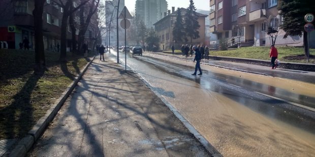 Pukla vodovodna cijev na rondou Mokušnice