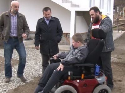 Donirana kolica Selmanu Kozliću