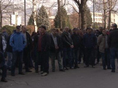 Radnici Željezare i dalje čekaju na pomoć