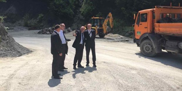 Premijer Galijašević obišao dionicu puta Nemila-Bistričak