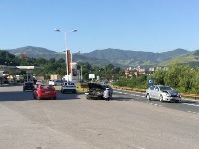 Dva vozača povrijeđena u udesu na M17