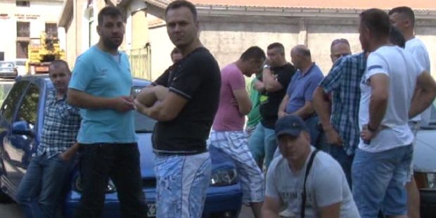 Radnici Cimosa i dalje pred kapijom fabrike