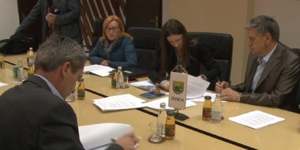 Potpisani ugovori o rekonstrukciji puteva i nabavci uniformi